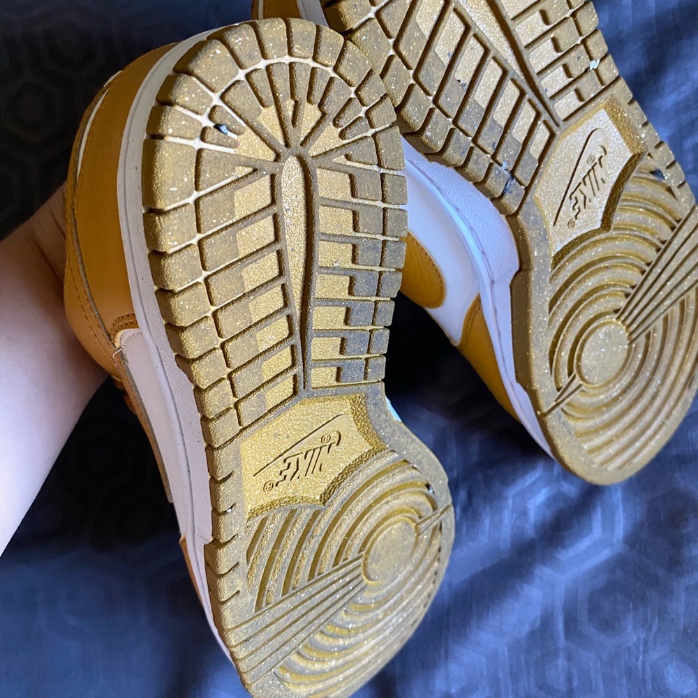 Nike low next nature Kids phantom gold suede and White Sneakers - Picture 4 of 10